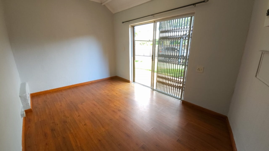 To Let 1 Bedroom Property for Rent in Meerhof North West